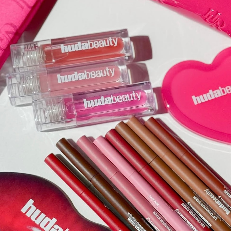 HudaBeauty Faux Filler Shiny N - Huda Beauty Makeup Bag recension och pris